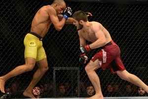 UFC 219: Нурмагомедов вернулся в октагон победой над Барбозой