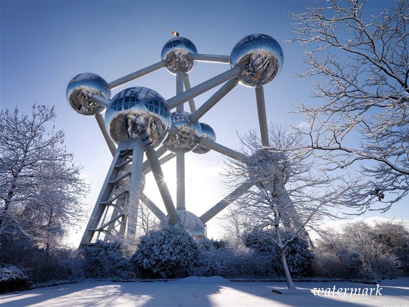 В Брюсселе «замерз» Атомиум