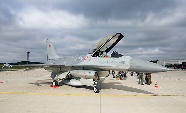 Датские F-16 начнут патрулировать небо над Балтийским регионом
