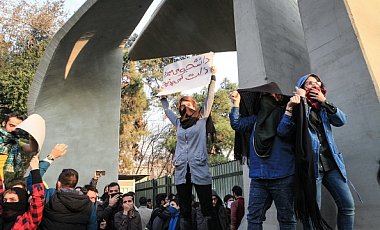 В Иране за акции протеста задержали 90 студентов
