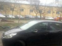 Во Львове женщина-водитель сбила патрульного и провезла его на капоте полкилометра