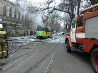 В Одессе на ходу зажегся трамвай. Пассажирам пришлось выпрыгивать из окон