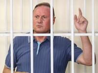 Трибунал опять продлил арест Ефремова - до 12 марта