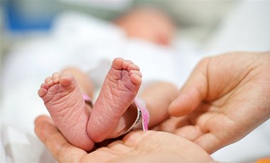 В Британии в первый раз родится ребенок от 3-х родителей