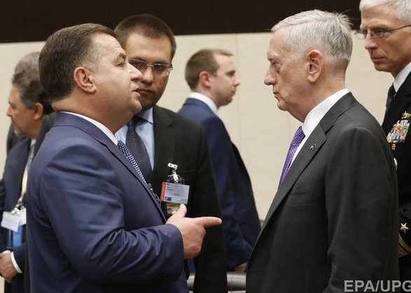 Полторак обсудил с главой Пентагона детали передачи летального орудия Украина