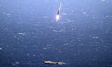 Центральный ускоритель Falcon Heavy свалился в море при 480 км/ч