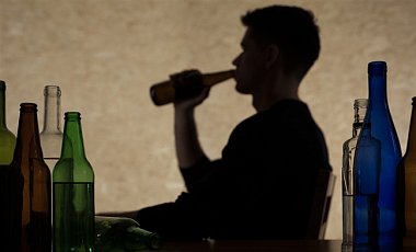 Ученые объяснили, каким образом алкоголь вызывает агрессию