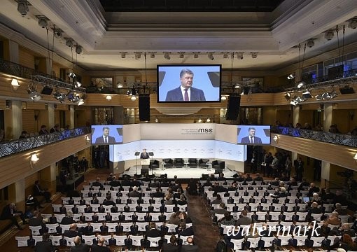 Для ввода миротворцев на Донбасс необходимо "дожать Россию" - Порошенко