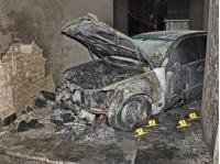 В Киеве во дворе дома сожгли Lexus