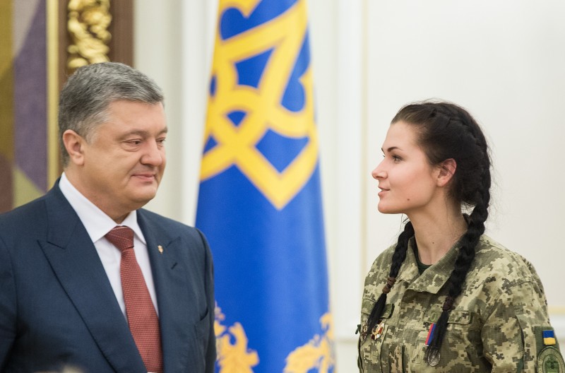 Президент нагородив жінок-військових високими державними нагородами