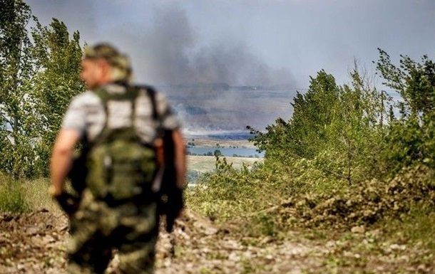 На Донбассе за день девять обстрелов, ранен боец