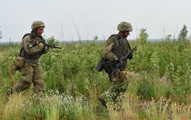За день на Донбассе зафиксировали десять обстрелов, ранен военный