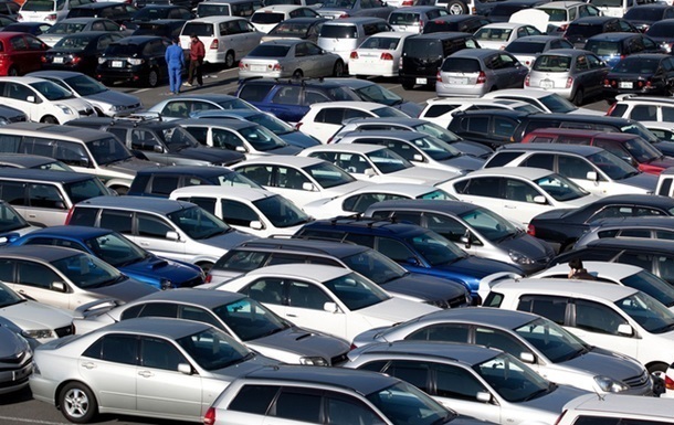 В Сумах чиновник продал 100 авто, предназначенных малообеспеченным