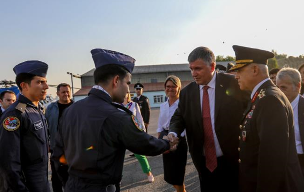 Украина начинает развертывать систему авиабезопасности – Аваков