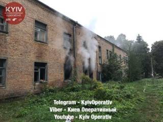 В Киеве загорелась школа. Поговаривают о подростках-курильщиках