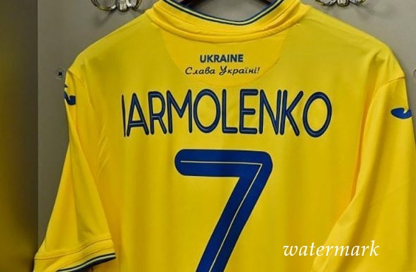 Суркис вслед за Россией возмутился надписью "Слава Украине" на футболках государственной сборной