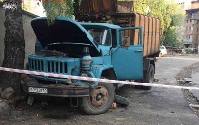 В Тернопольской области мусоровоз раздавив своего водителя